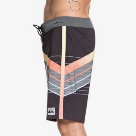 Quicksilver Men’s Highline Board Shorts Size 30 - Picture 3 of 13